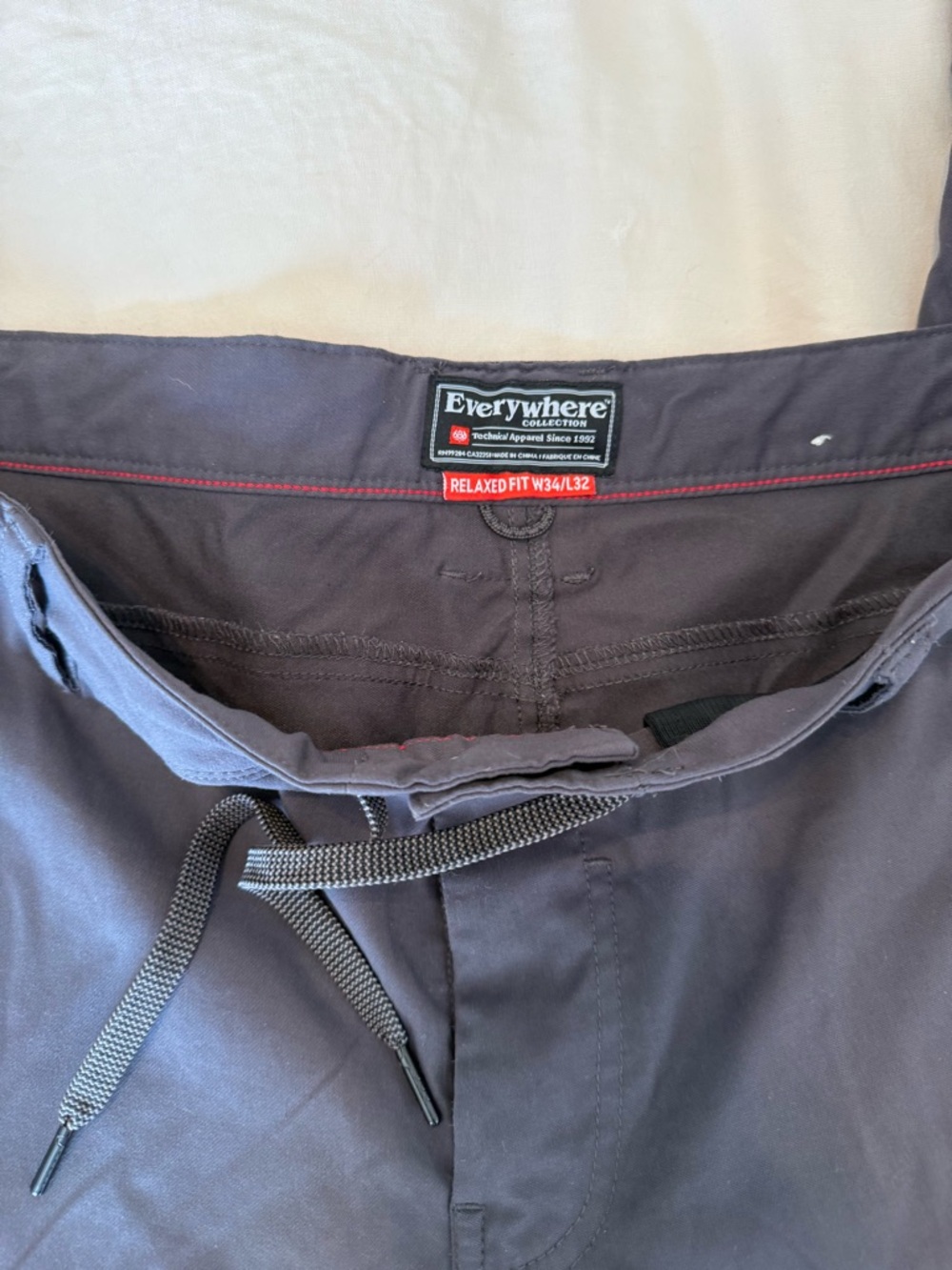 686 Men’s Relaxed Jogger Pants in Charcoal with Black Drawcord